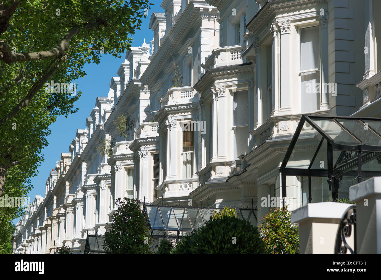 Exclusive properties on Holland Park W11 in the Royal Borough of