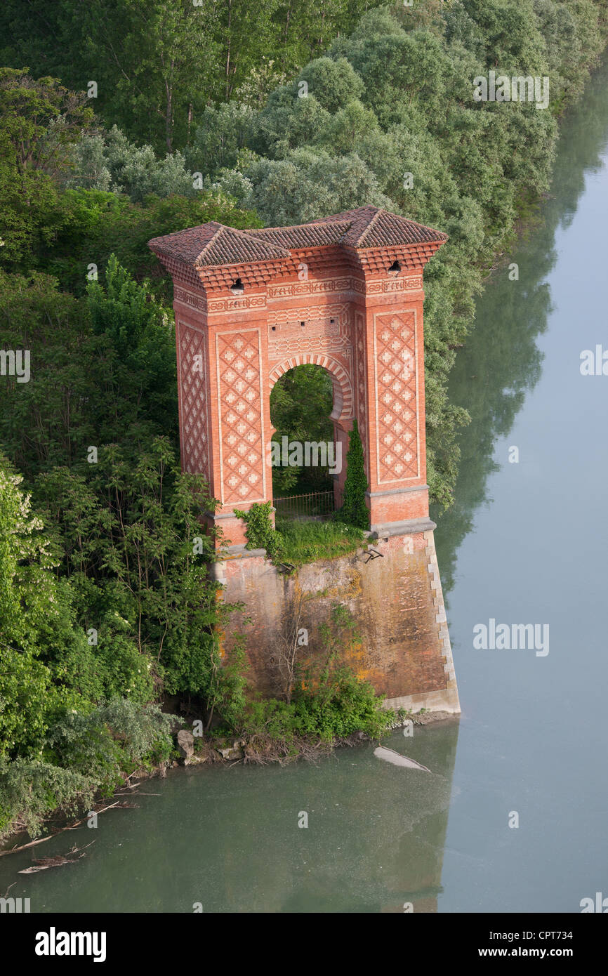 AERIAL VIEW. Relics of the Moresco Bridge. Tanaro River in Pollenzo, Cuneo  province, Piedmont, Italy Stock Photo - Alamy