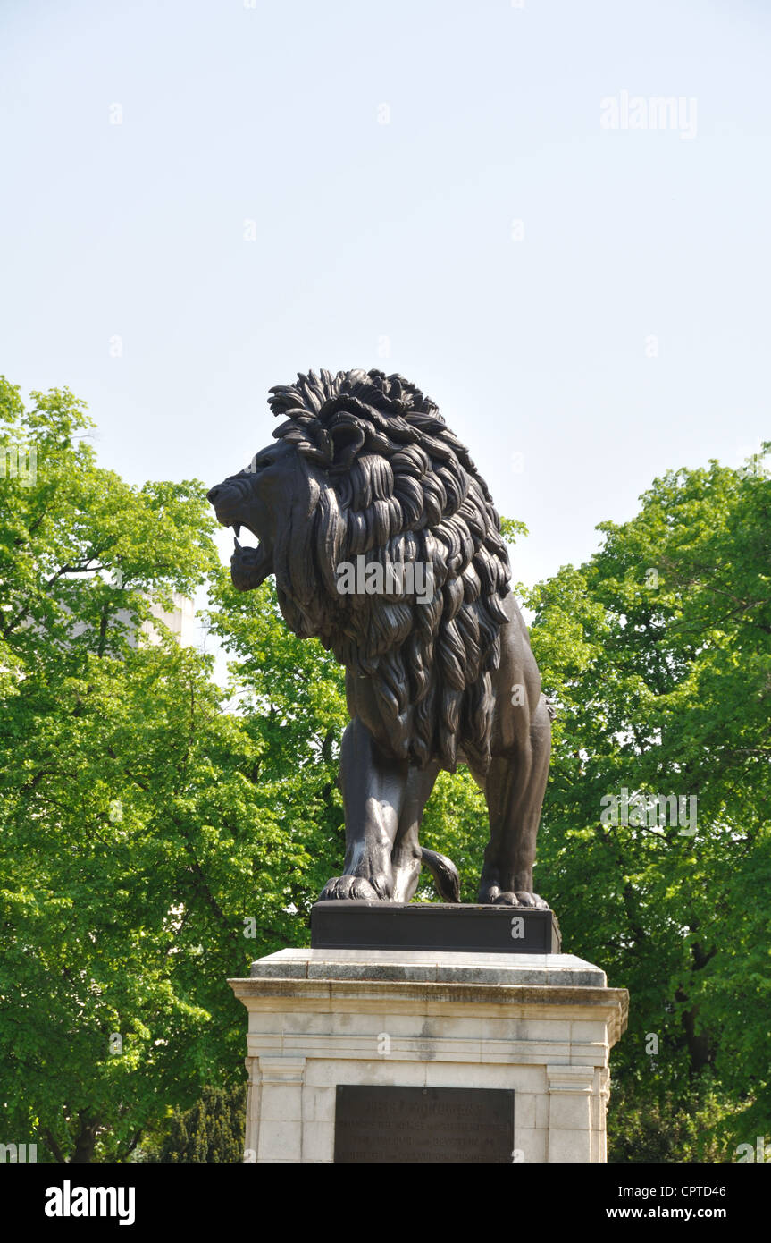 Forbury lion hires stock photography and images Alamy