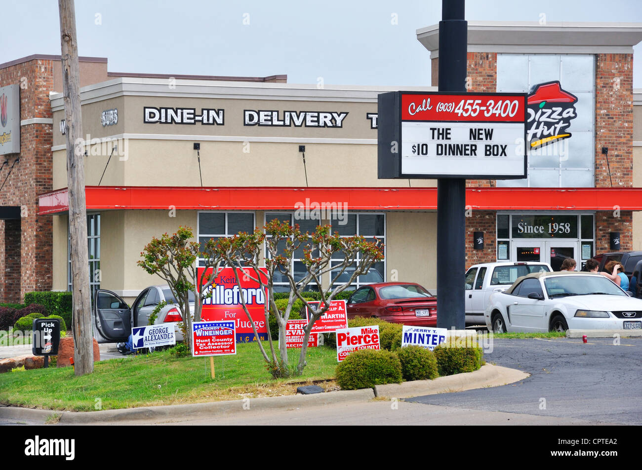 Pizza Hut in Emery, Texas, USA Stock Photo Alamy