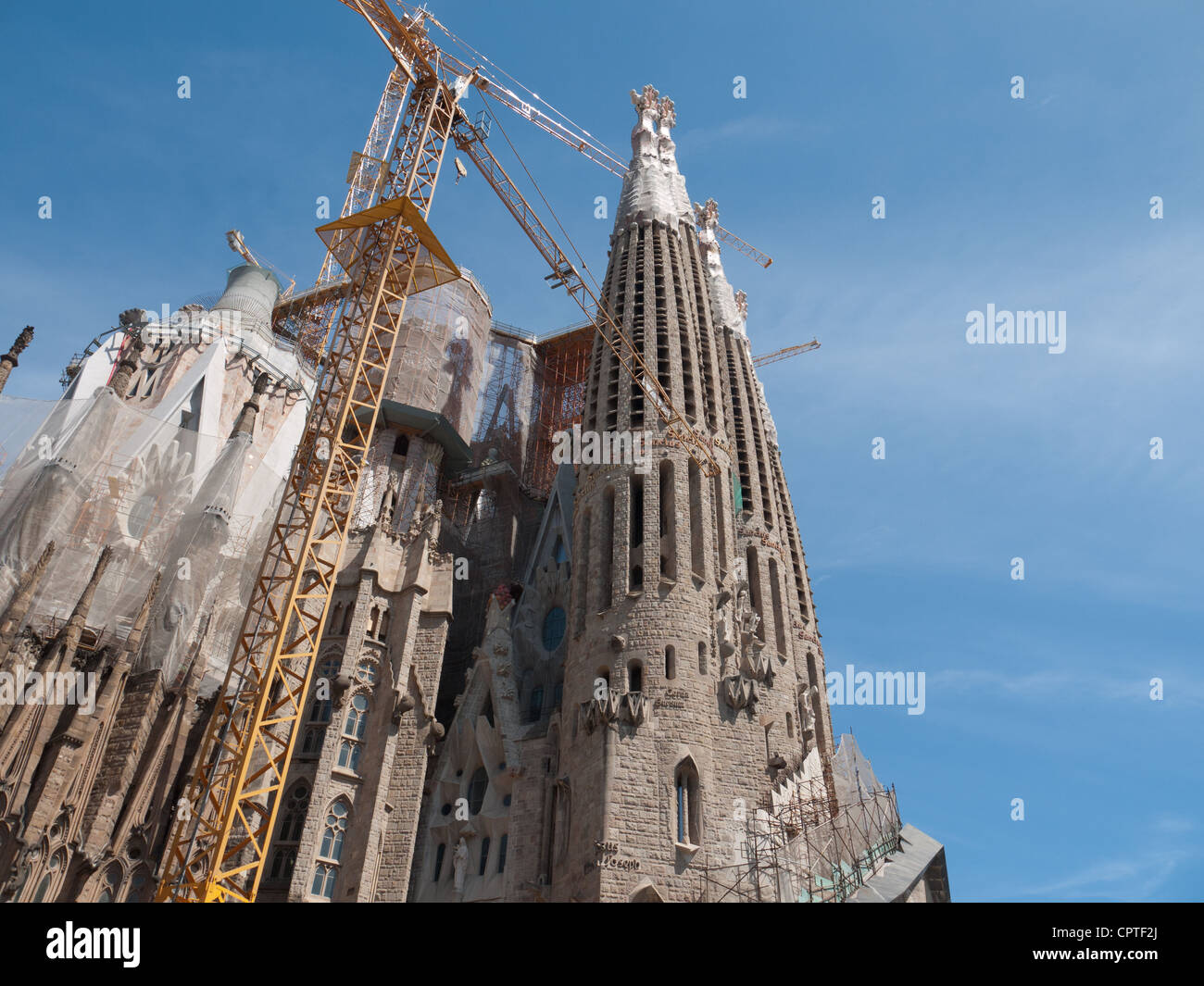 Rooftop and crane at the Sagrada Familia, Barcelona Stock Photo Alamy