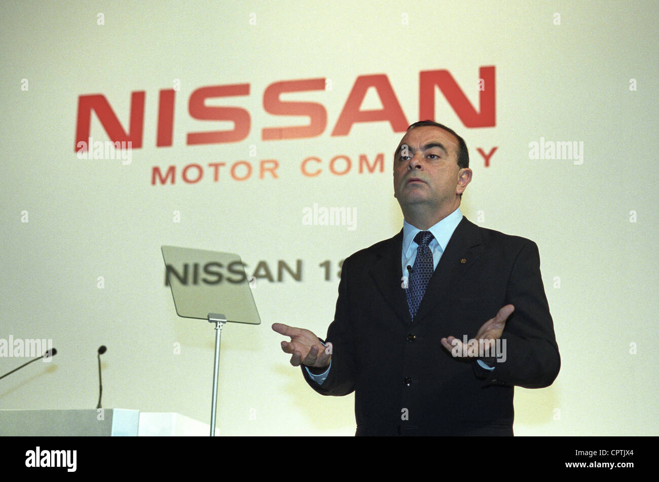 Carlos Ghosn, president and chief executive of Nissan speaks at a press conference in Tokyo, October 23, 2002 Stock Photo