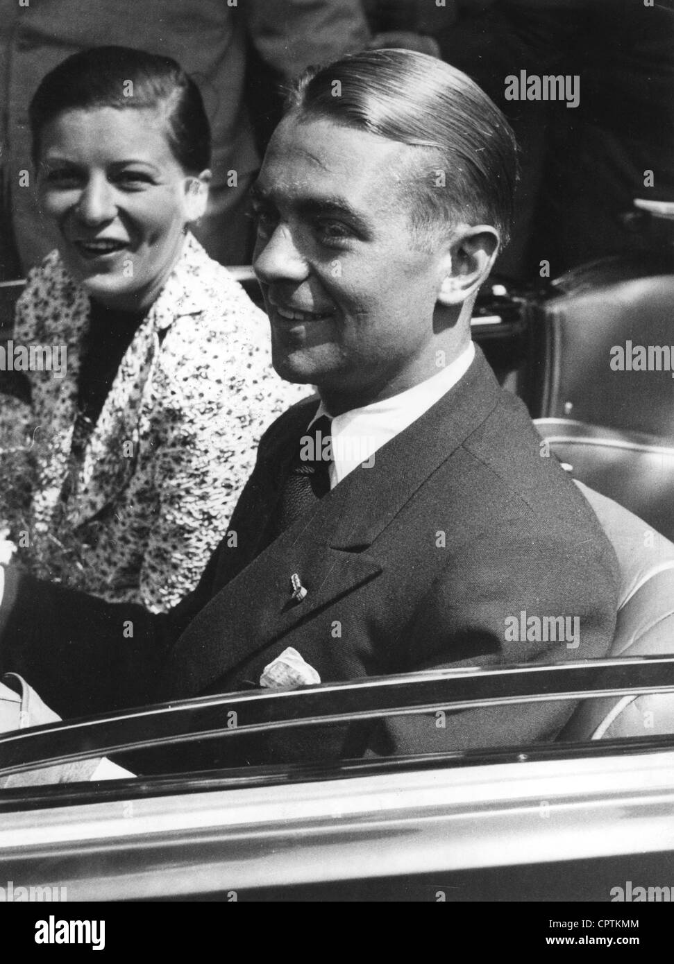 Rosemeyer, Bernd, 14.10.1909 - 28.1.1938, German racing driver, half length, his wedding with the pilot Elly Beinhorn, sitting in convertible, 1936, Stock Photo
