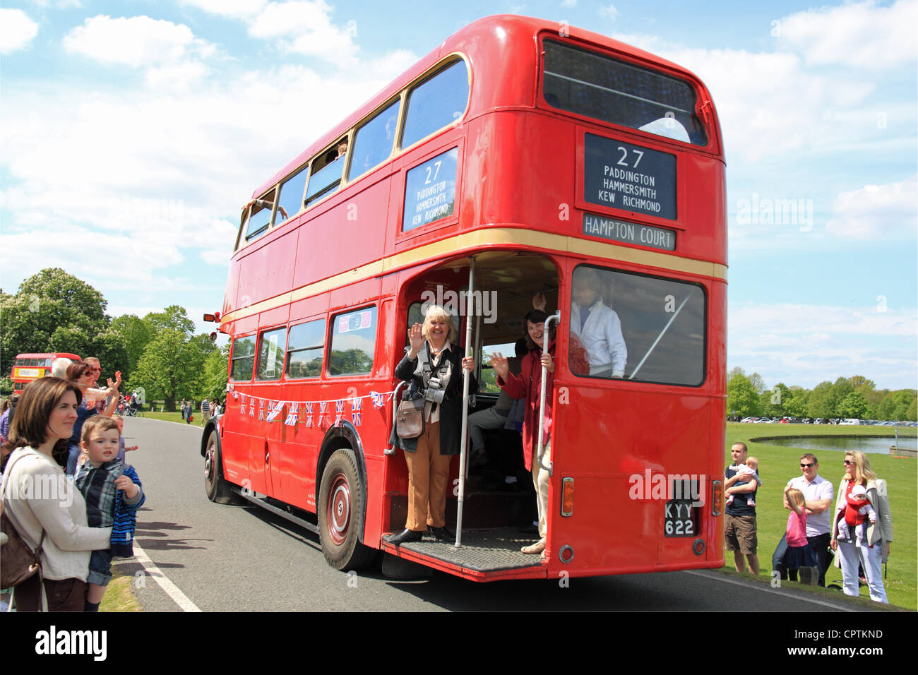 Bus Photo: 193MNO Colchester CT 1959 AEC Regent 2D3RA / Massey H33/28R 63 
