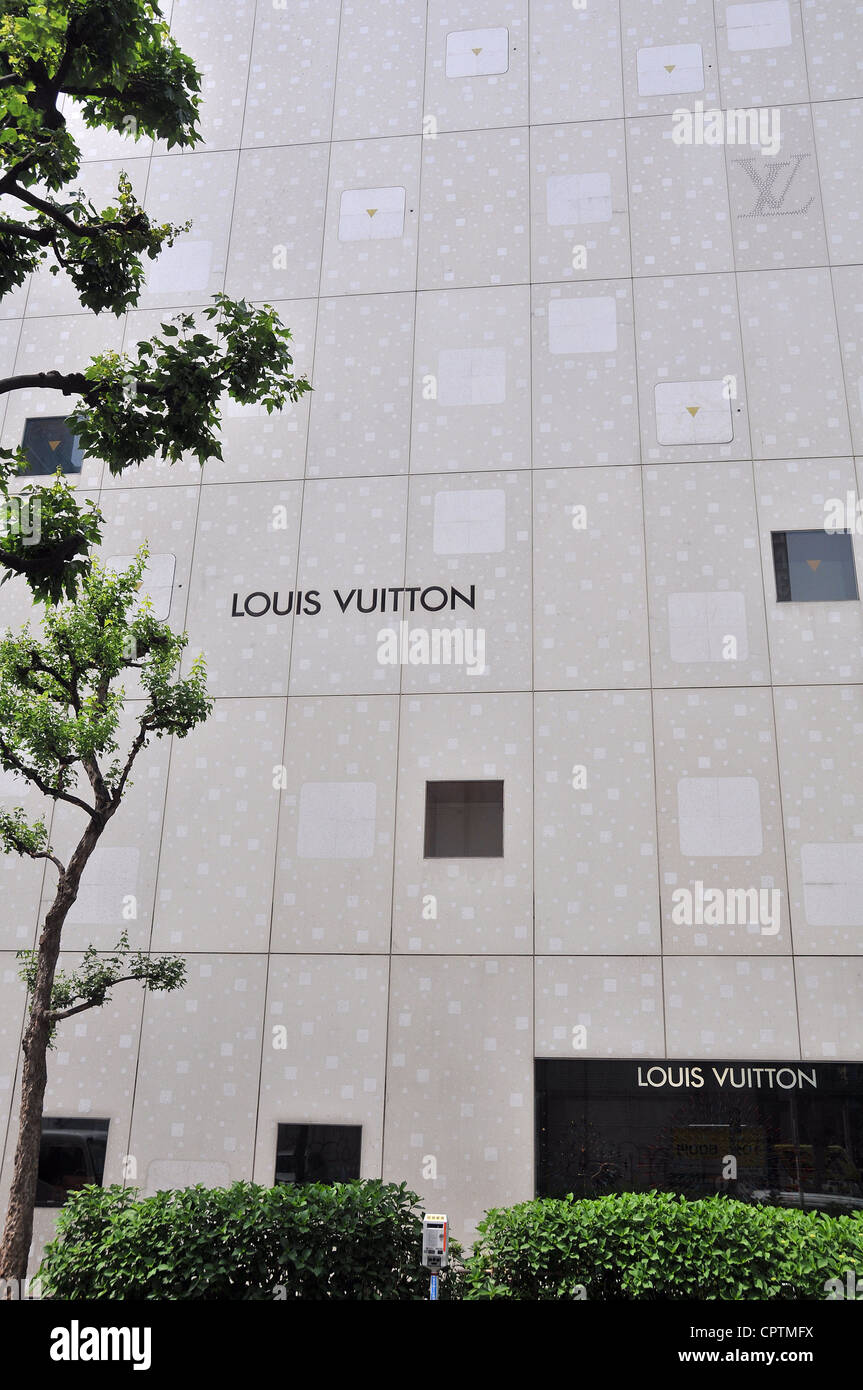 luxury shoes, Louis Vuitton boutique Ginza, Tokyo, Japan Stock