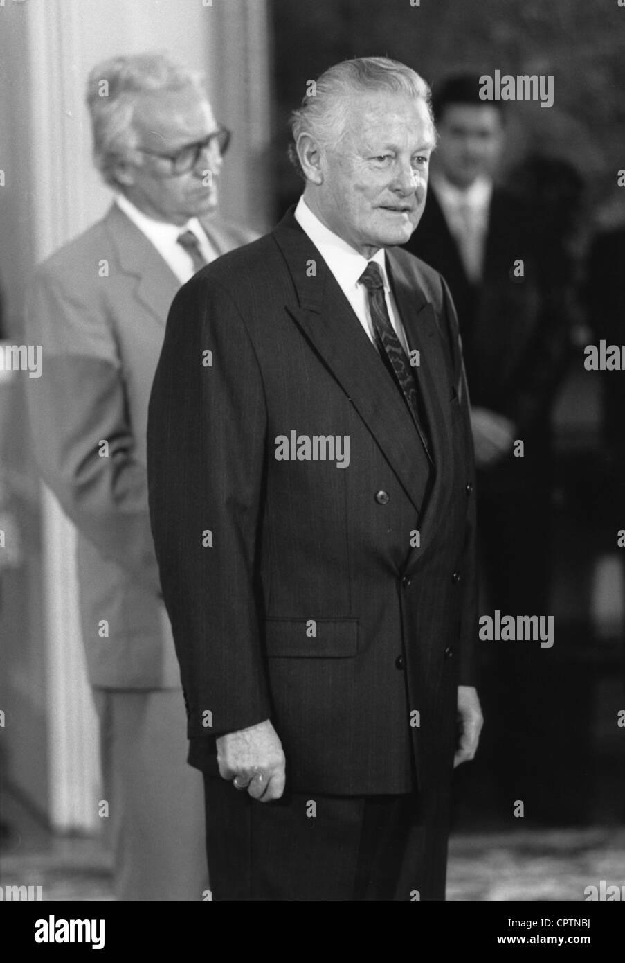 Streibl, Max, 6.1.1932 - 11.12.1998, German politician (CSU), Prime Minister of Bavaria 19.10.1988 - 27.5.1993, Edmund Stoiber in background, at receiption for Boris Jelzin, Munich Town Hall, 8.7.1992, , Stock Photo