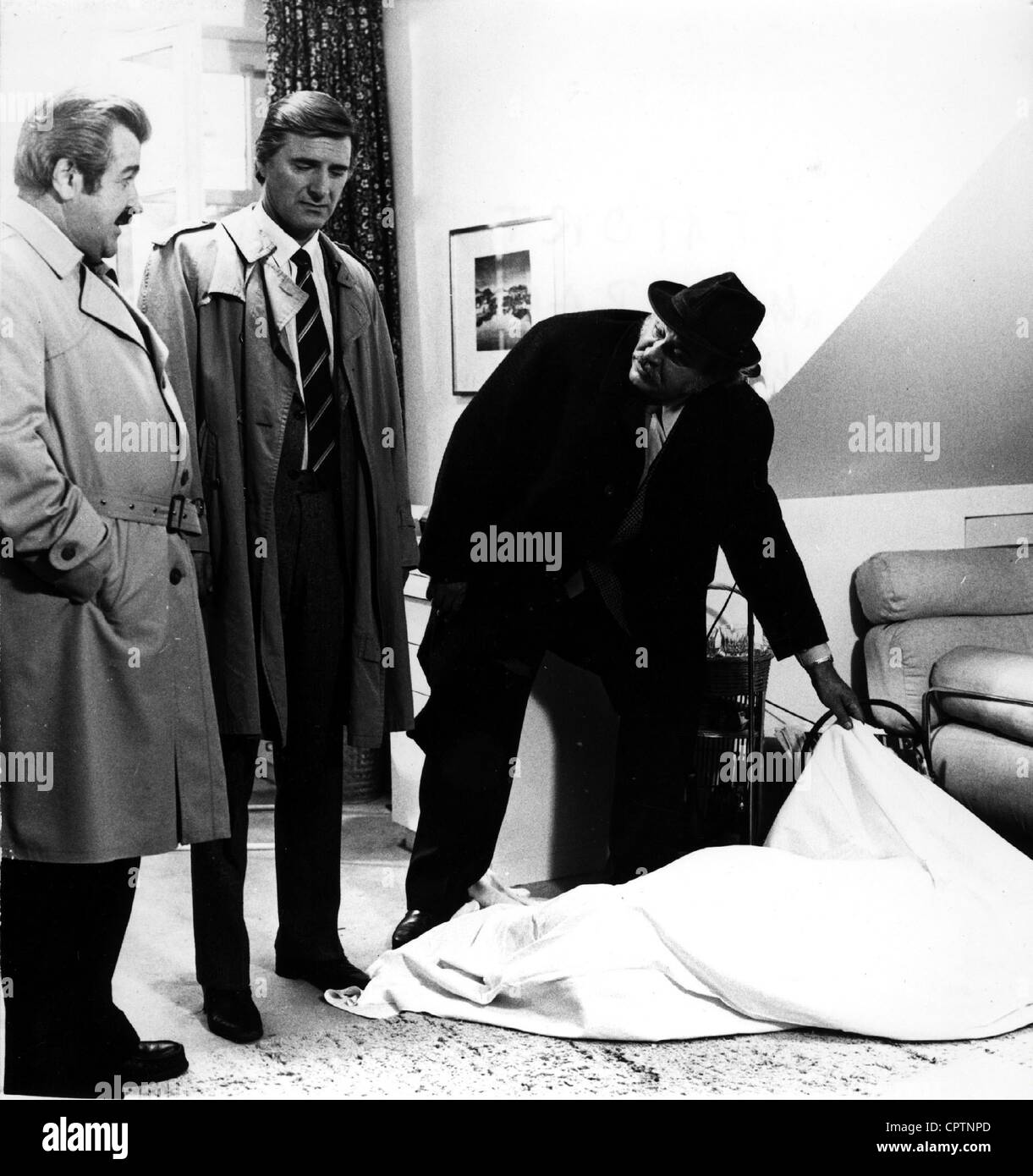 Fischer, Helmut, 15.11.1926 - 14.6.1997, German actor, full length, in the German crime drama series 'Tatort' (Crime Scene), with Willy Harlander, Gustl Bayrhammer, 1981, Stock Photo