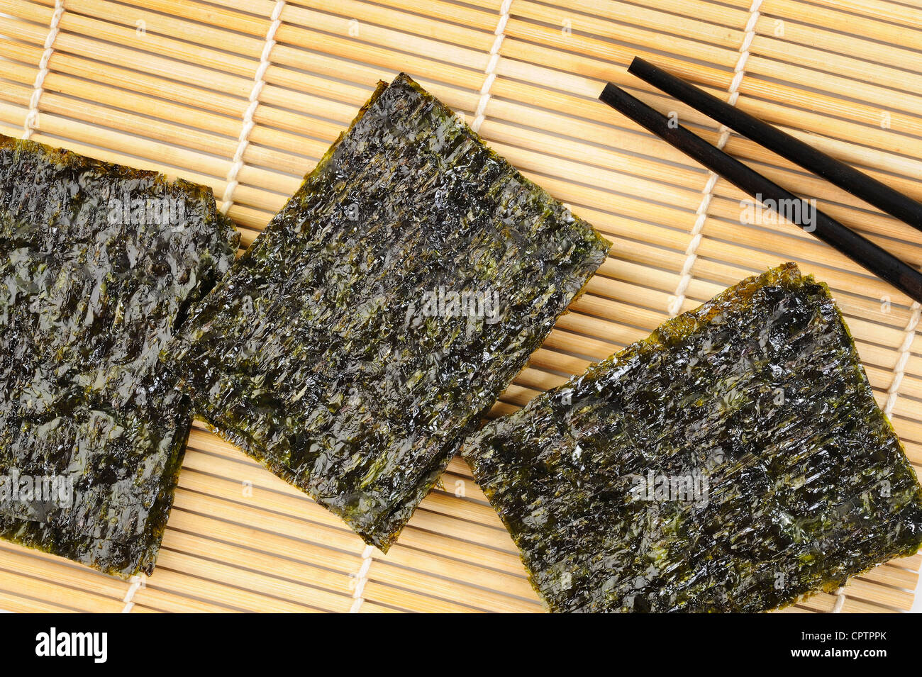 Roasted seaweed snack Stock Photo Alamy