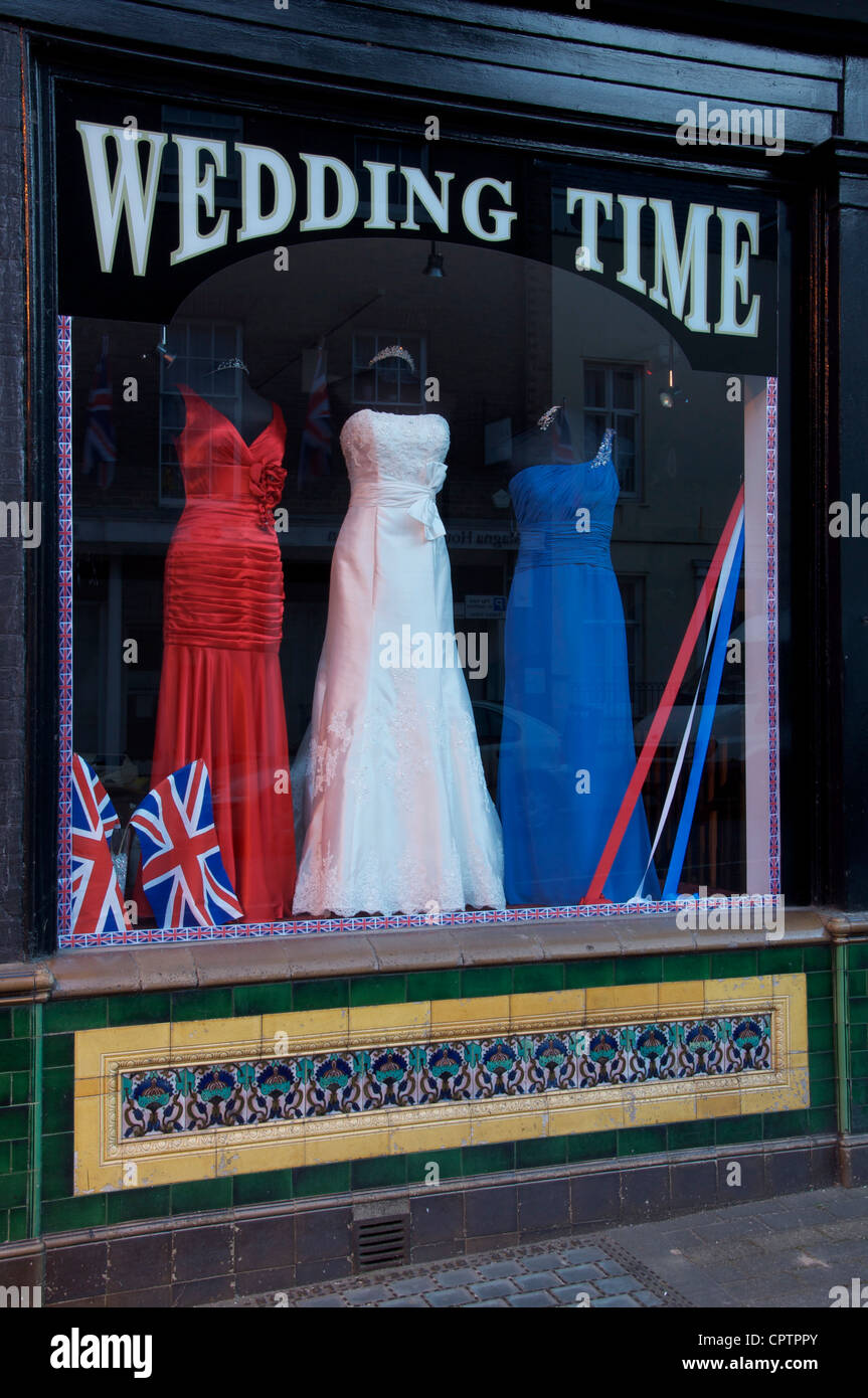 The window of a patriotic wedding outfitters, with red, white, and blue  bridal gowns on display. The Queen's Diamond Jubilee. England, United  Kingdom Stock Photo - Alamy