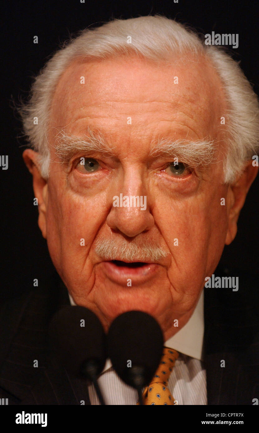 Walter cronkite hi-res stock photography and images - Alamy