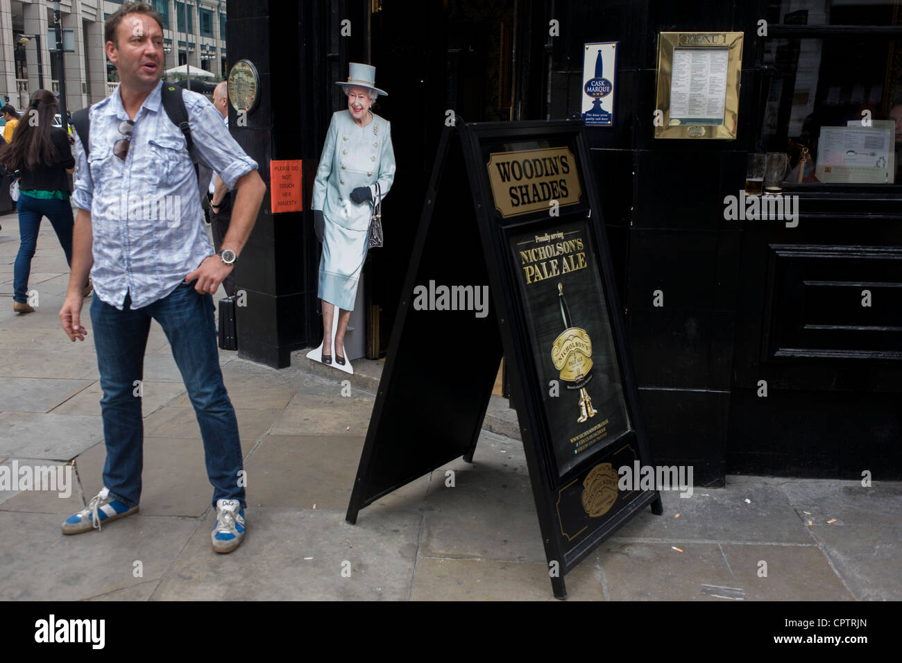 Cardboard cut out queen elizabeth hires stock photography and images