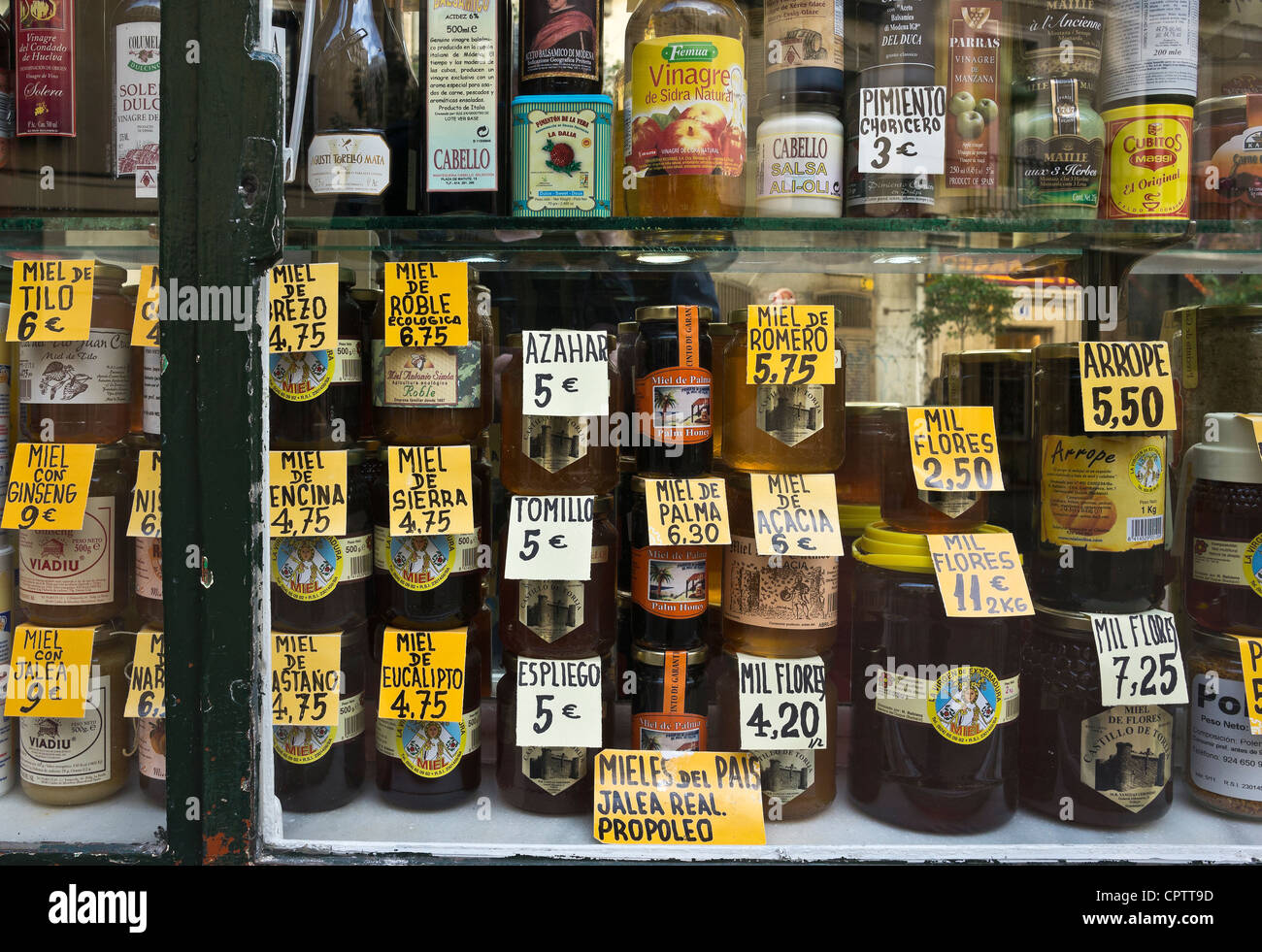 Shop window displaying varieties of honey from all over Spain, in the centre of Madrid, Spain Stock Photo