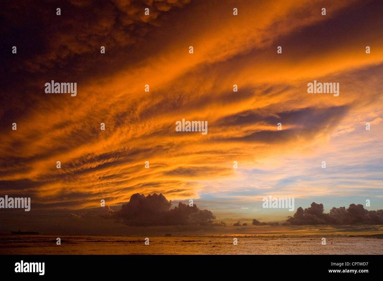 Hawaii beach sunset hi-res stock photography and images - Alamy