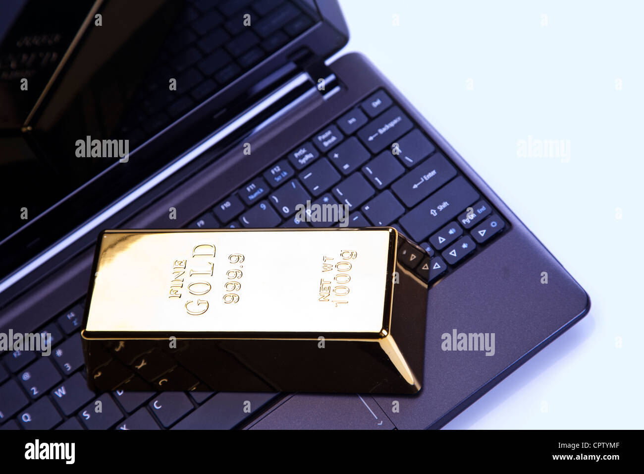 Gold bar studio hi-res stock photography and images - Alamy