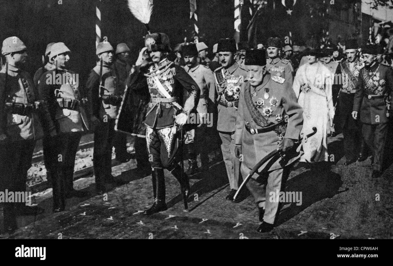 Charles, I, 17.8.1887 - 1.4.1922, Emperor of Austria 21.11.1916 - 11.11.1918, state visit to Turkey, with Sultan Mehmed V. Reshad, Istanbul, 1915, , Stock Photo