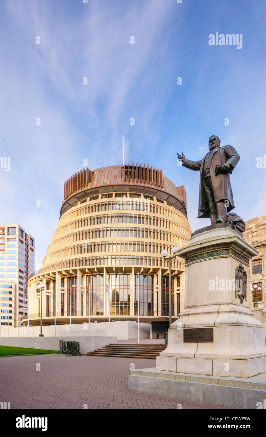 Wellington The Beehive and statue of Richard John Seddon Stock Photo