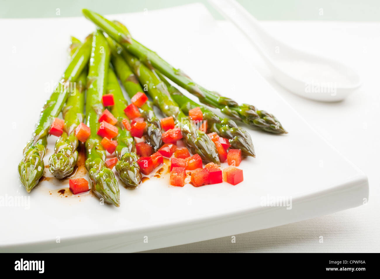 Asparagus with red capsicum amd balsamic vinaigrette Stock Photo - Alamy