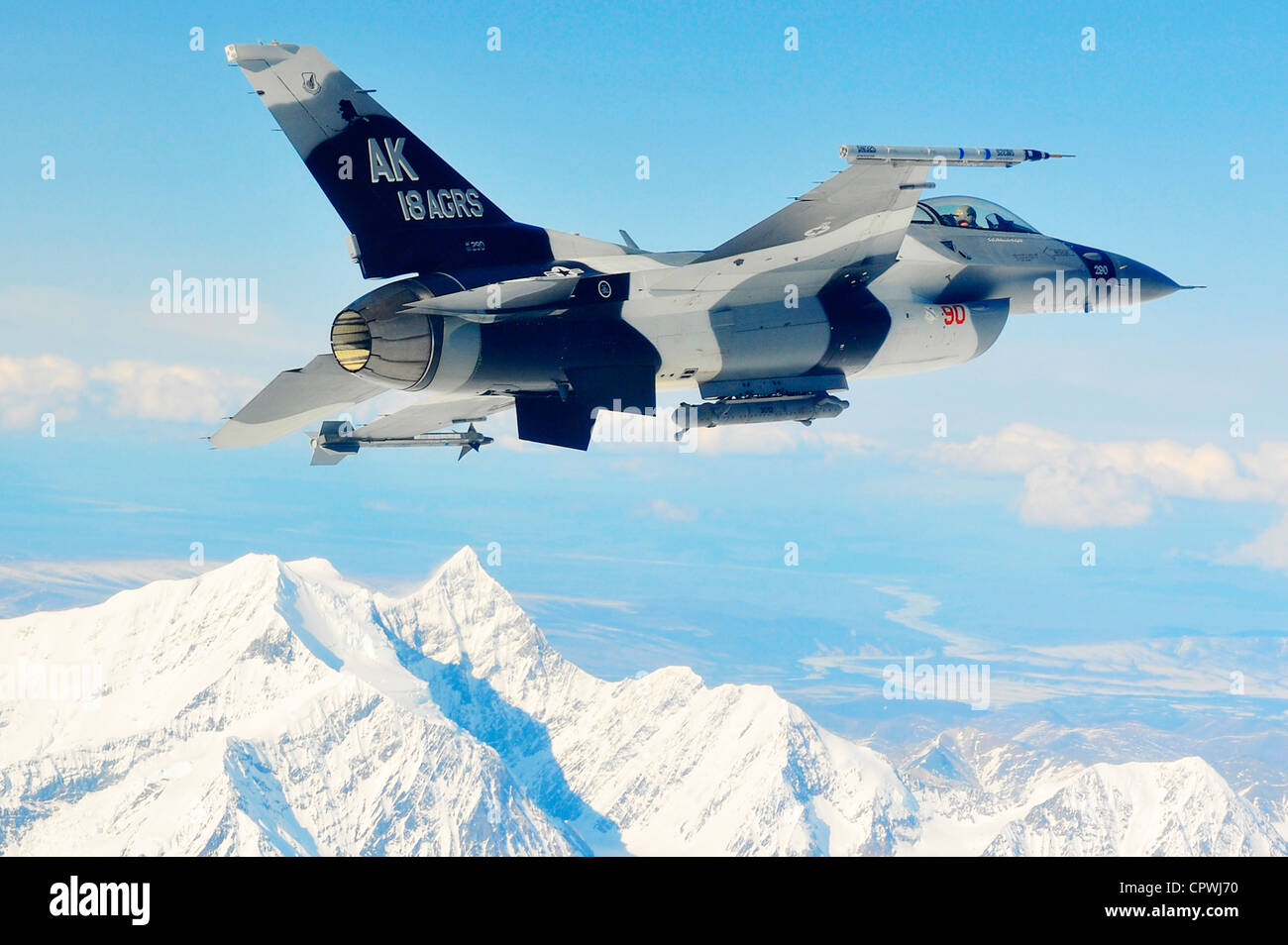 Soars over the alaska range april 20 hi-res stock photography and ...