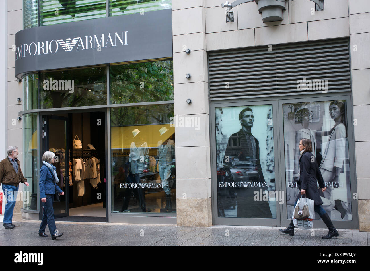 Plak opnieuw Primitief Regenachtig Emporio Armani clothes store Dusseldorf Germany Stock Photo - Alamy