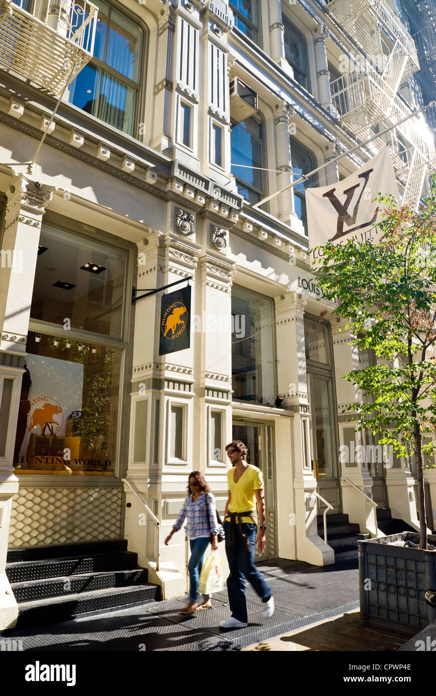 Shopping along Greene Street in SOHO neighborhood, New York City Stock Photo Alamy
