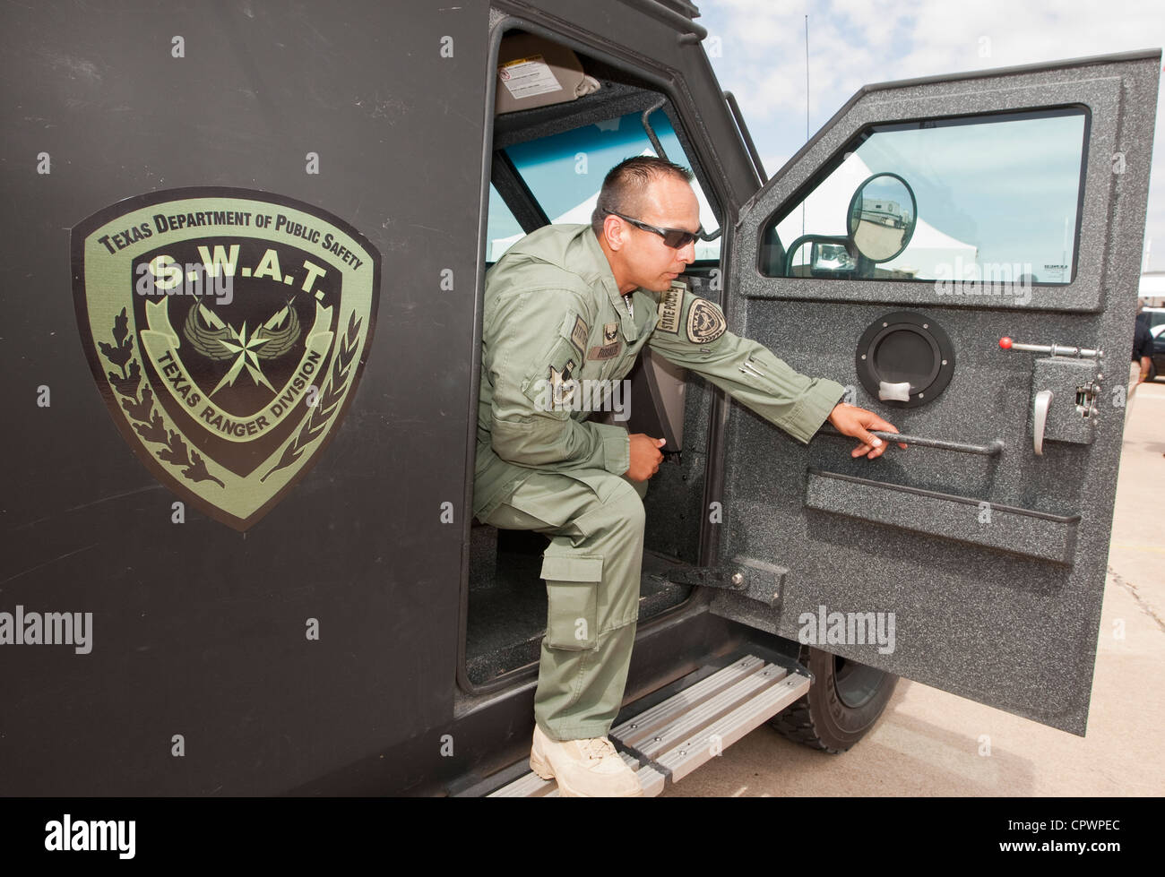Swat vehicle hi-res stock photography and images - Page 2 - Alamy
