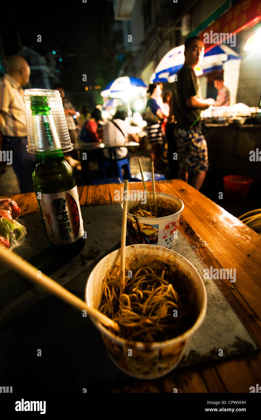 Bowls of the popular Re Gan mian noodles covered in sesame seed sauce. Stock Photo