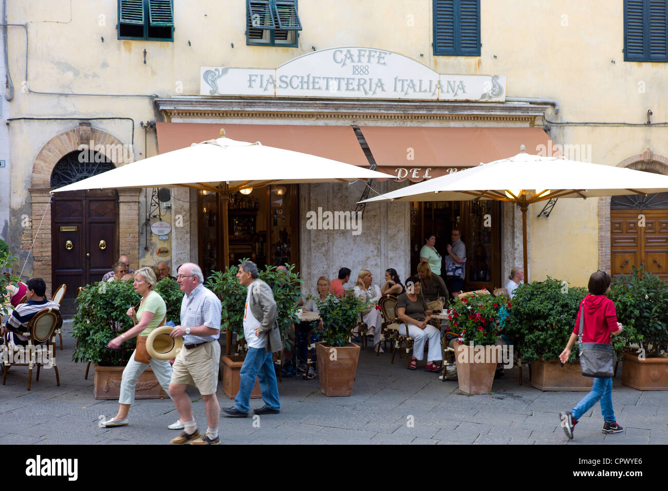 Tourists dine at restaurant bar Caffe 1888 Fiaschetteria Italiana in Piazza del Popolo, Montalcino, Val D'Orcia,Tuscany, Italy Stock Photo