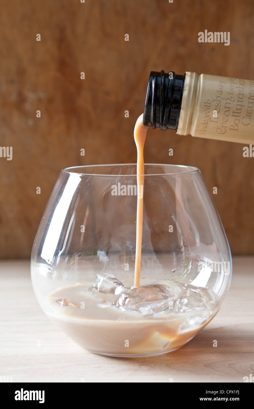 Pouring irish cream Stock Photo Alamy