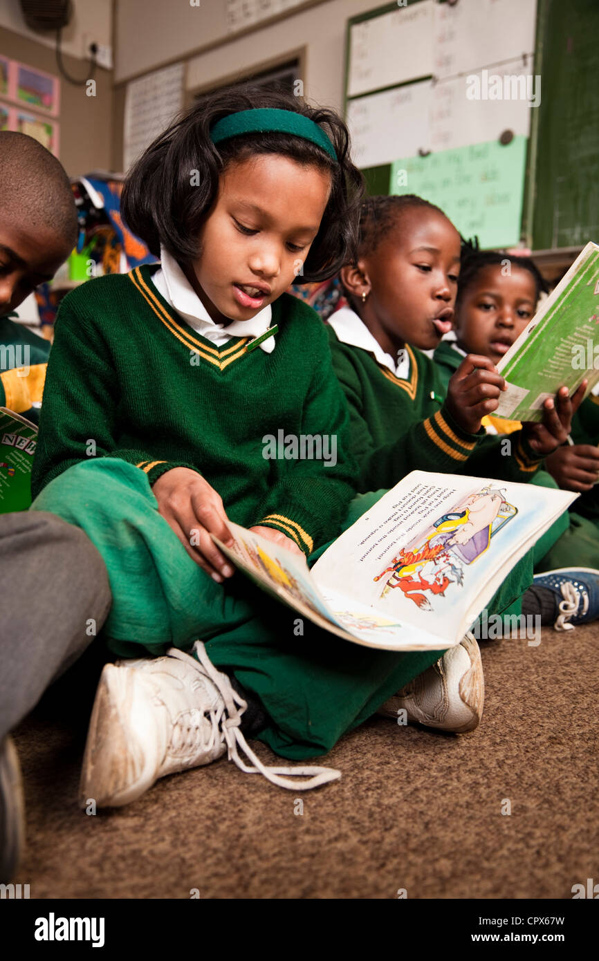 School children reading books, Meyerton Primary School, Meyerton, Gauteng Stock Photo
