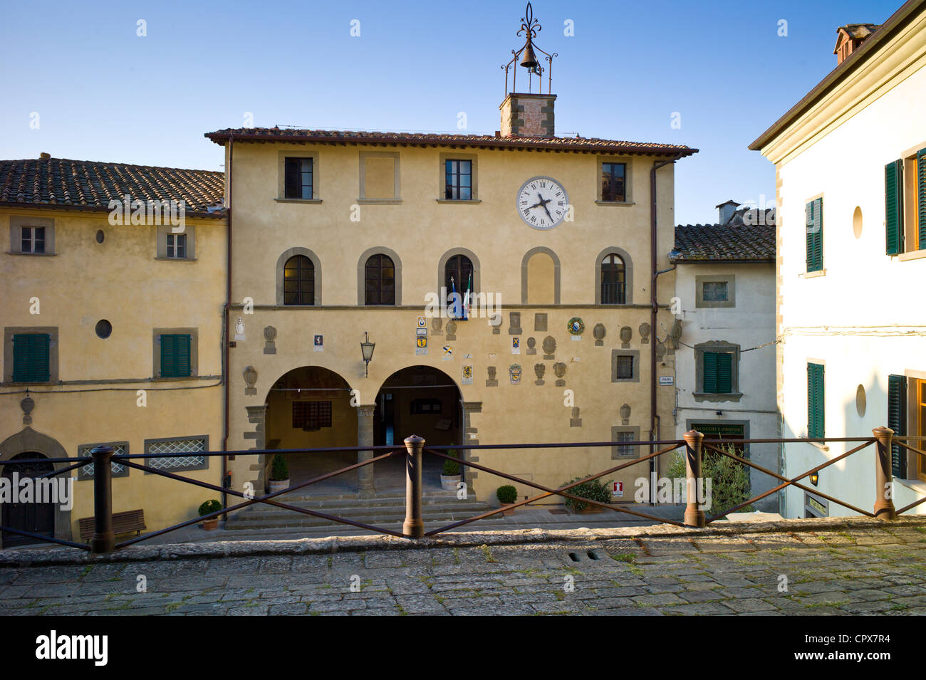 Town Hall, The Palace of the Podesta, in Piazza Francesco Ferrucci, Radda-in-Chianti, Tuscany, Italy Stock Photo