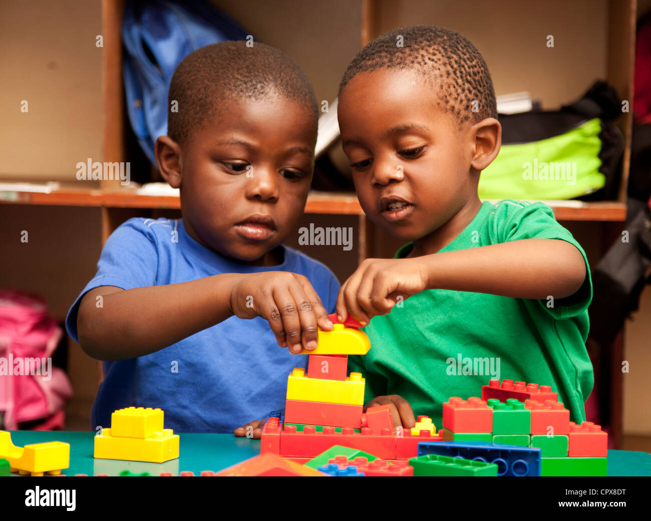 Uddybe Bygge videre på Skuldre på skuldrene Two children playing with lego Stock Photo - Alamy