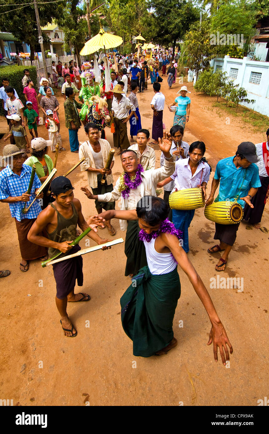 Myanmar (Burma), Yangon Division, on the road between Yangon and Mount Popa, noviciate ceremony Stock Photo