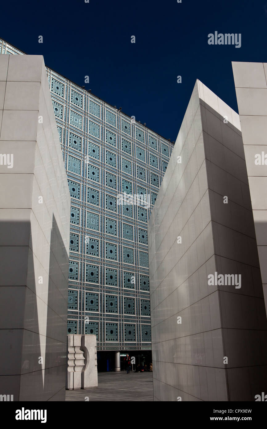 Exterior of the Institut du Monde Arabe (IMA) or Arab World Institute (AWI), Paris, France by Architect Jean Nouvel. Stock Photo