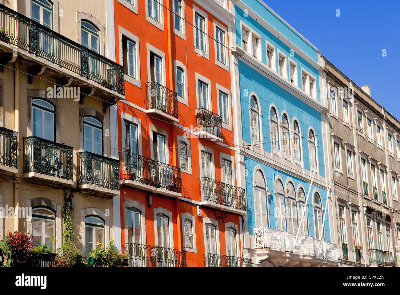 Fachadas de edifícios ao longo da Rua Dom Pedro V em Lisboa