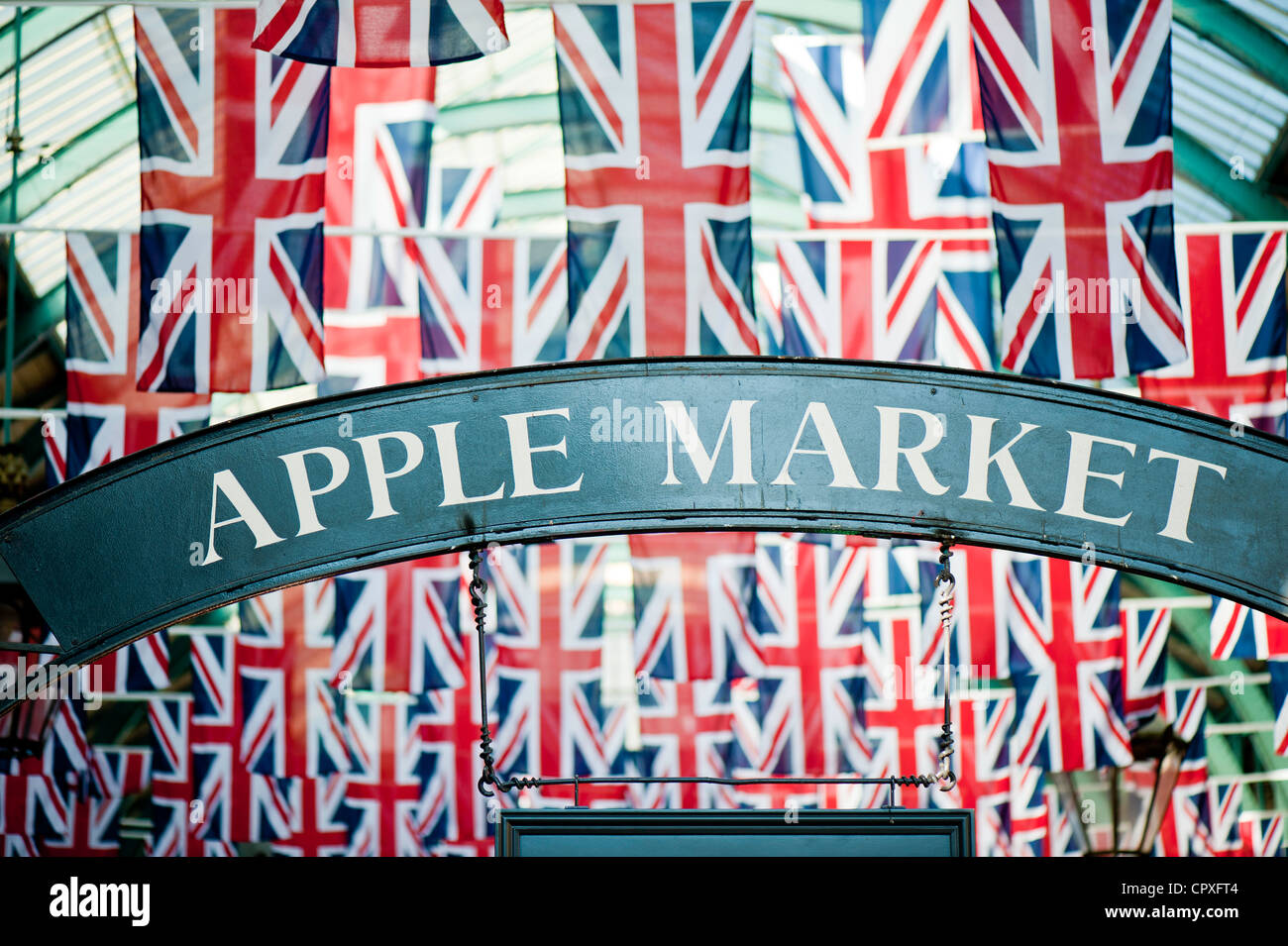 Apple Market decorated fo Diamond Jubilee, Covent Garden, London, United Kingdom Stock Photo