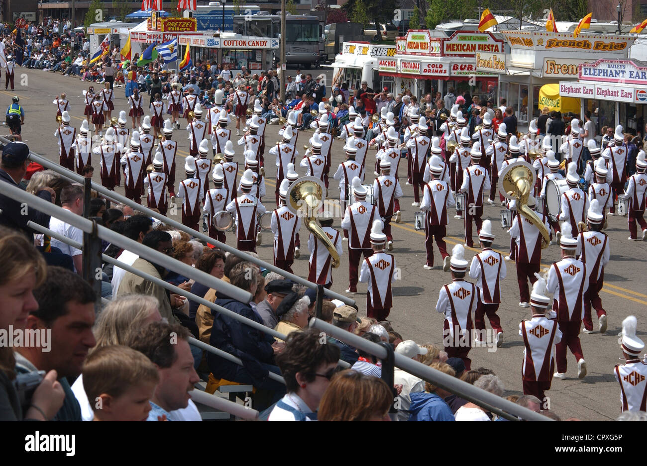Spectators watch marching band hi res stock photography and images Alamy