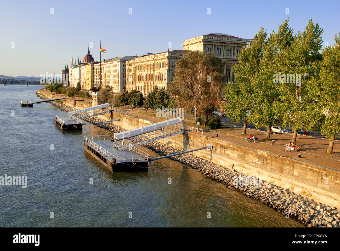 hungary-budapest-right-bank-of-danube-river-on-pest-side-parliament-CPXGYA.jpg