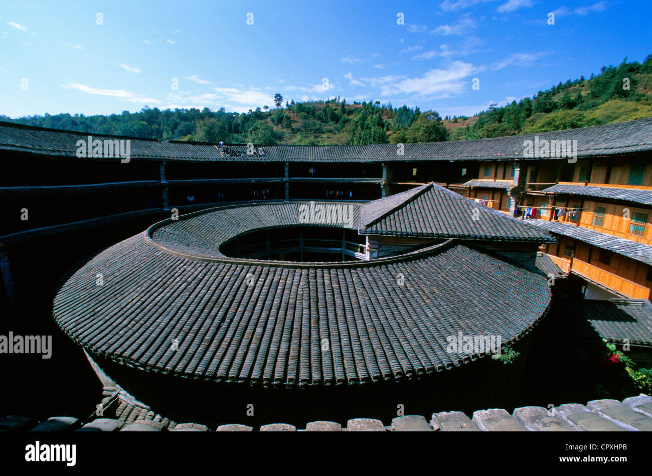 Chine Fujian Province Hukeng Tulou building communal living structures designed to be easily defensible made of brick stone or Stock Photo