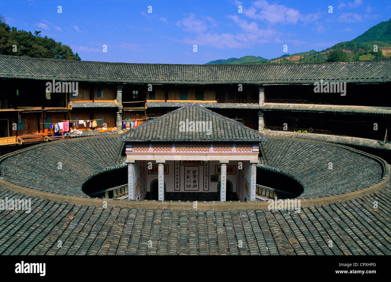 Chine Fujian Province Hukeng Tulou building communal living structures designed to be easily defensible made of brick stone or Stock Photo