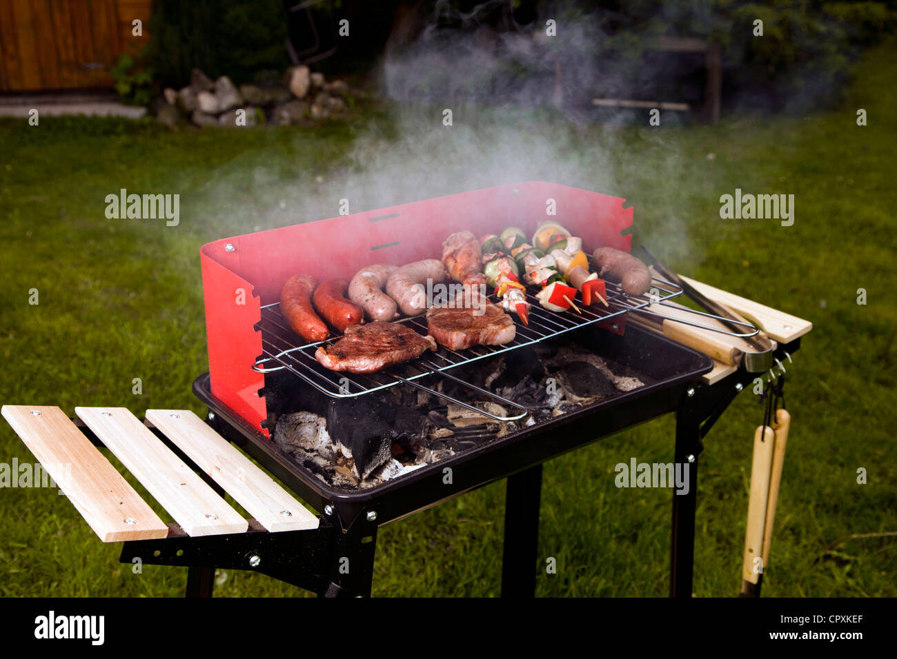 Grill garden green grass good hi-res stock photography and images - Alamy