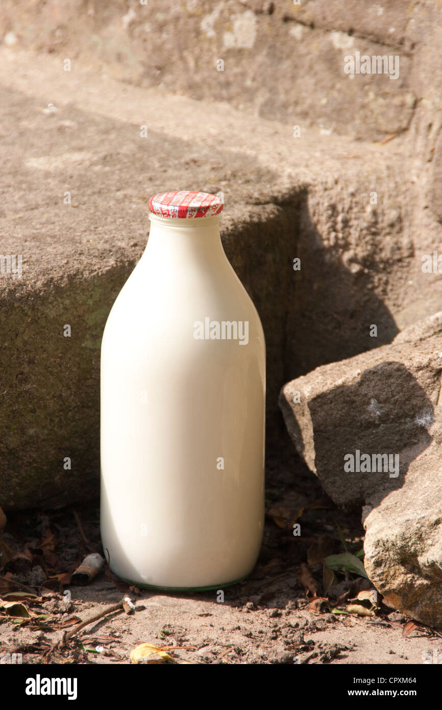 One pint bottle of milk on doorstep Stock Photo Alamy