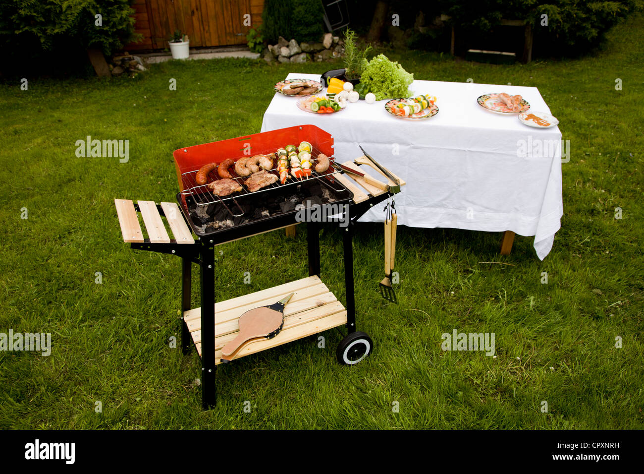 Grill garden green grass good hi-res stock photography and images - Alamy