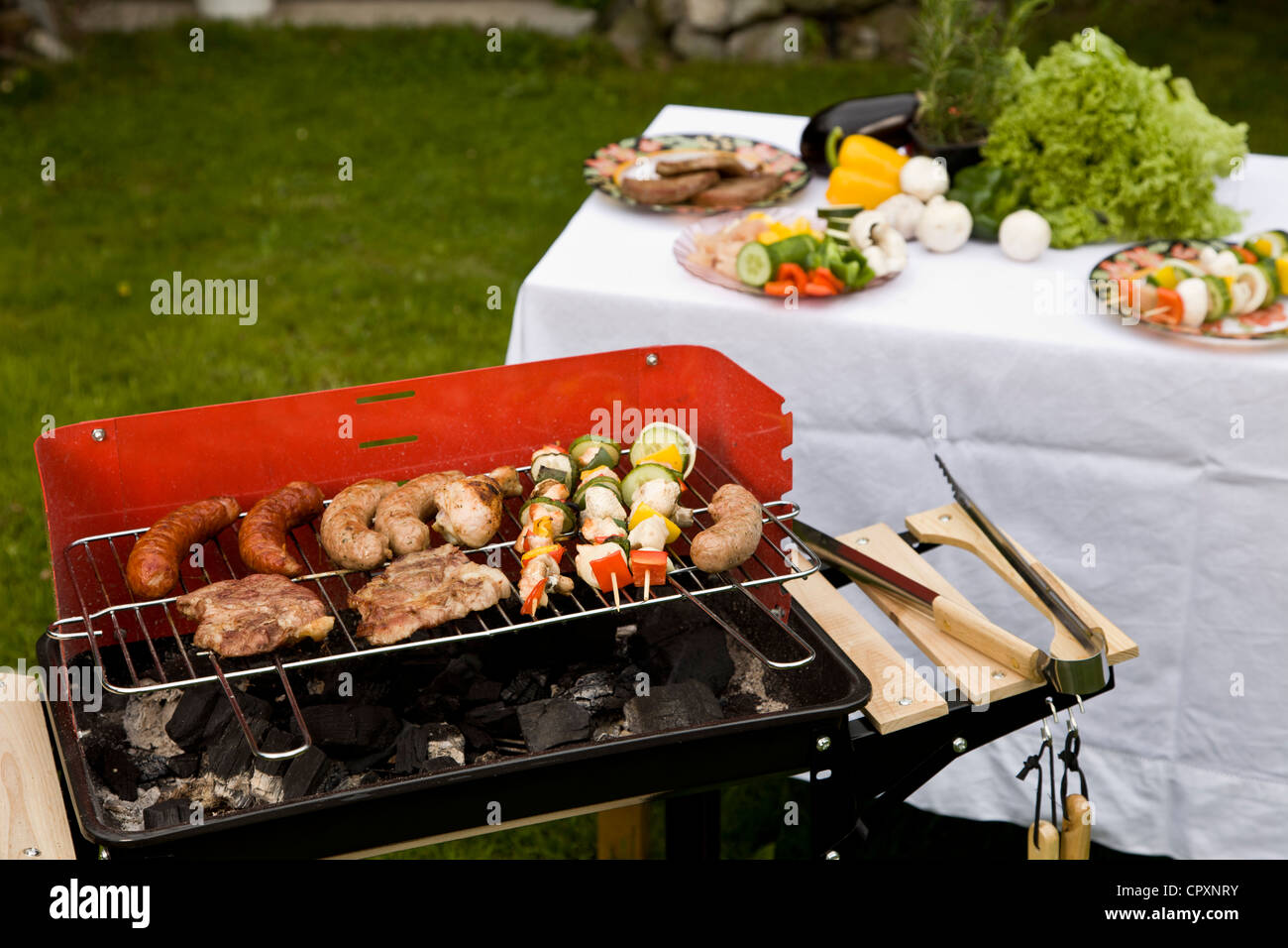 Grill garden green grass good hi-res stock photography and images - Alamy