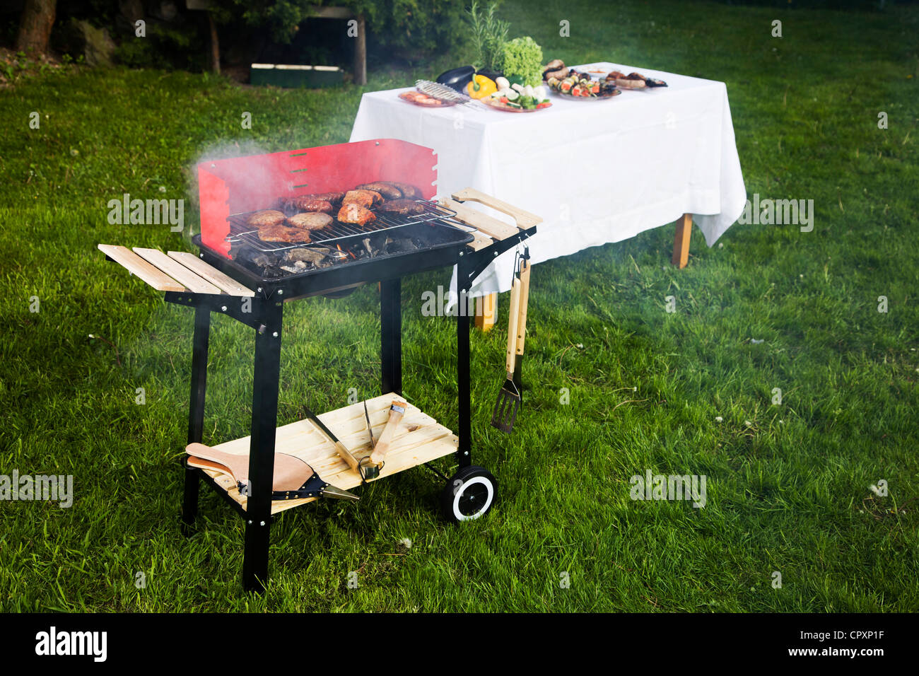 Grill garden green grass good hi-res stock photography and images - Alamy