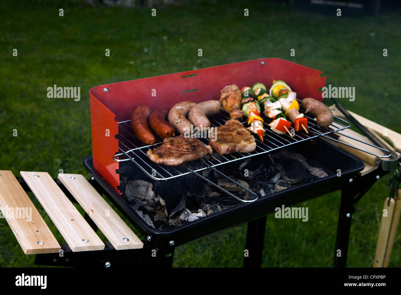 Grill garden green grass good hi-res stock photography and images - Alamy
