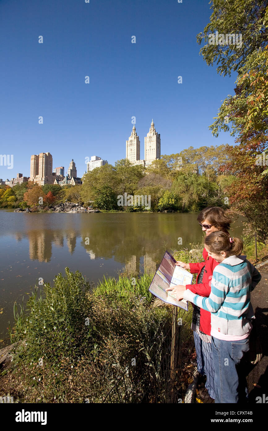 United States, New York City, Manhattan, Central Park, lake and skyscrapers, tourists with a map Stock Photo