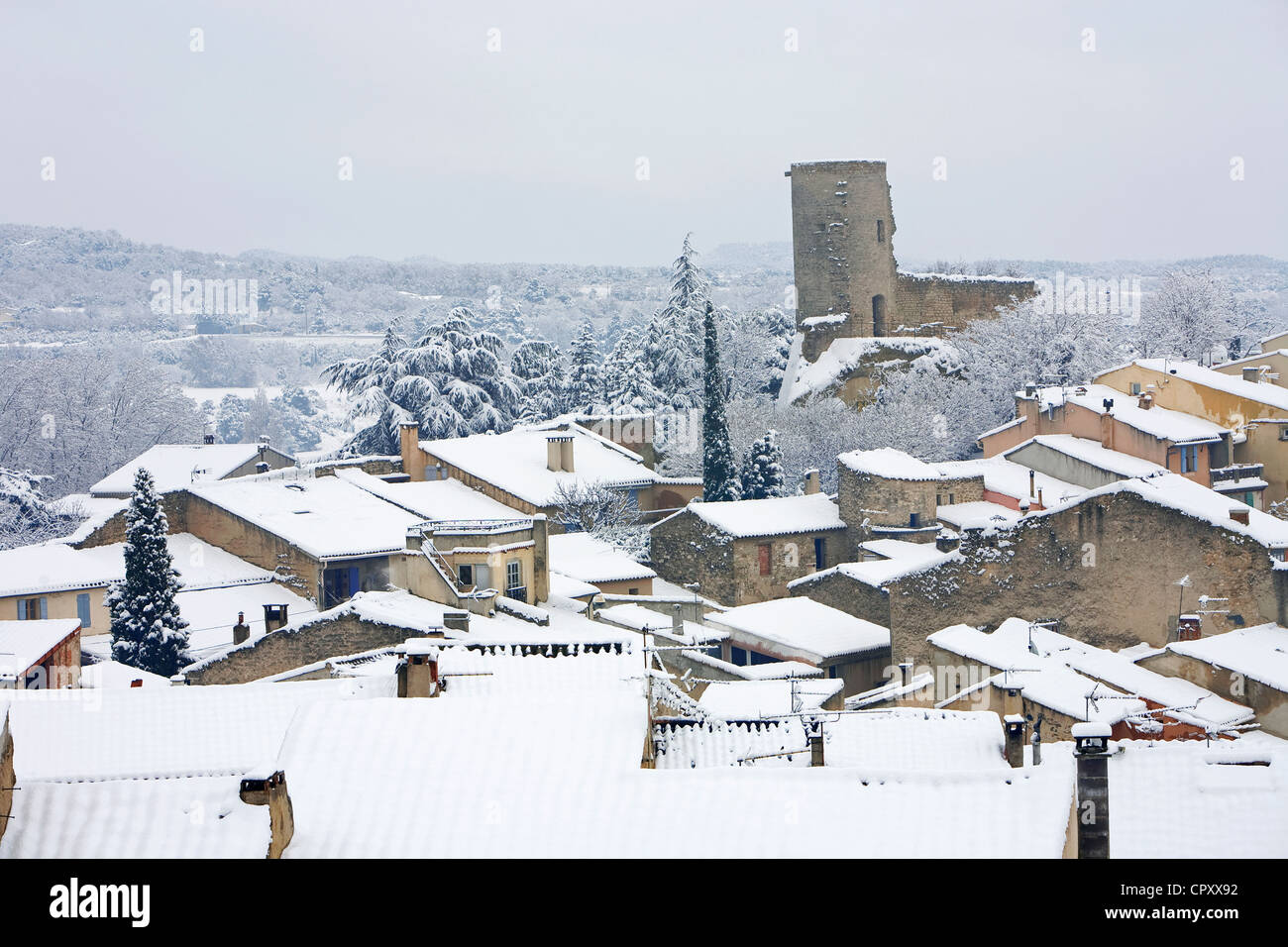 France, Vaucluse, Luberon, Cucuron, Sus Pus Tower and roofs under the snow Stock Photo