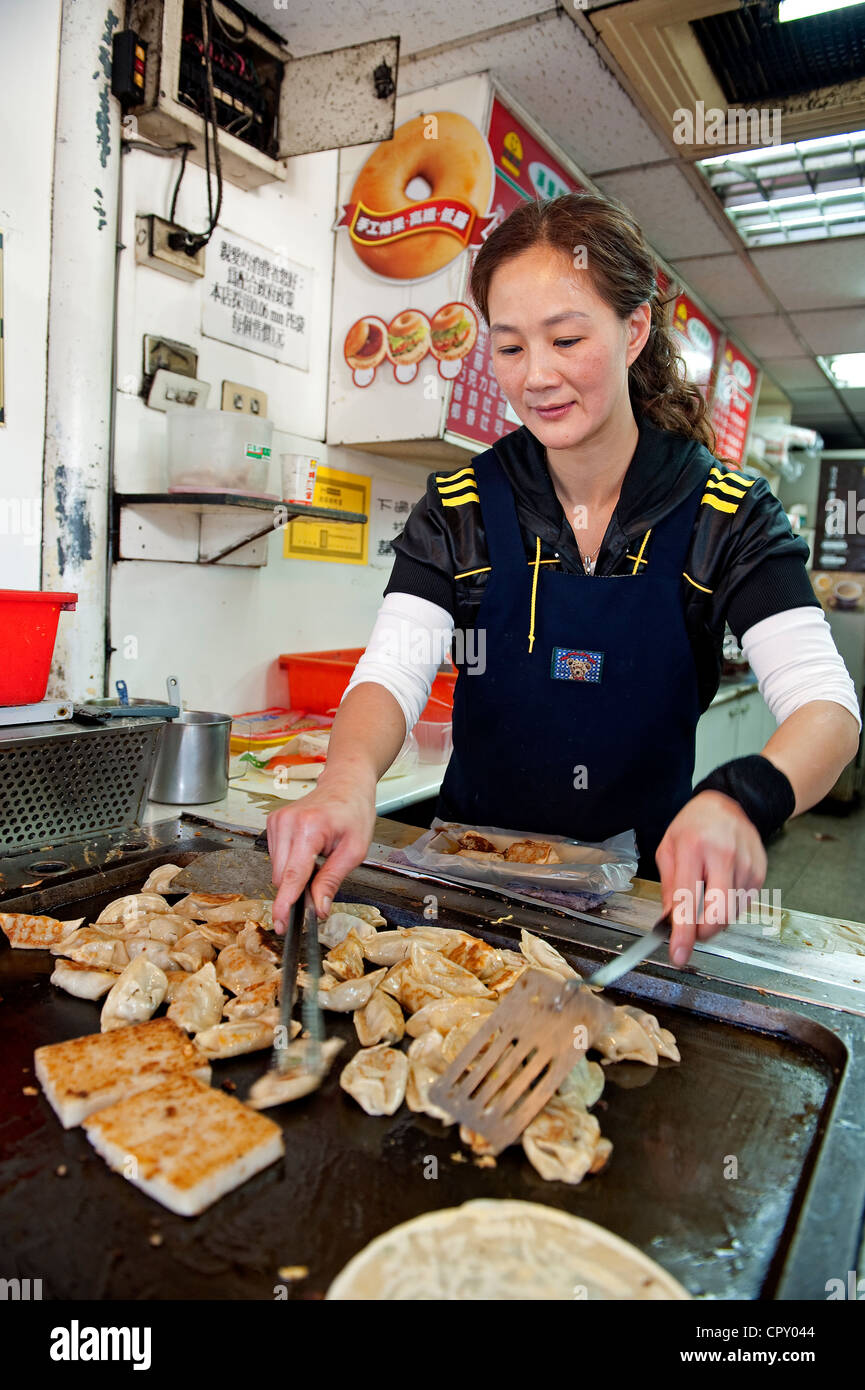 Taiwan, Taipei, old town, preparation of the breakfast Stock Photo Alamy