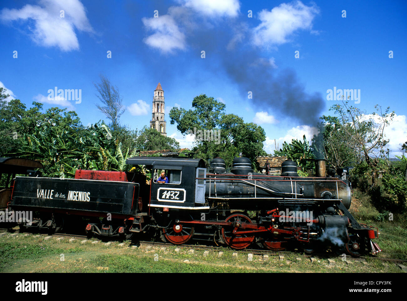 Cuba Sancti Spiritus Province Manaca Iznaga train à vapeur dans la vallée  de Los Ingenios passant devant l'ancienne Hacienda Stock Photo - Alamy