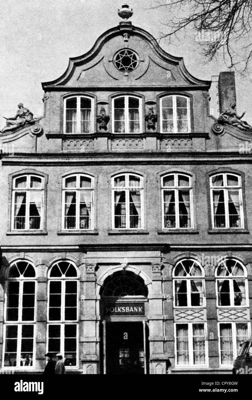Mann, Thomas, 6.6.1875 - 12.8.1955, German author / writer, Nobel Prize in Literature 1929, the house in Luebeck where he was born ('Buddenbrookhaus') before its destruction in 1942, exterior view, Stock Photo